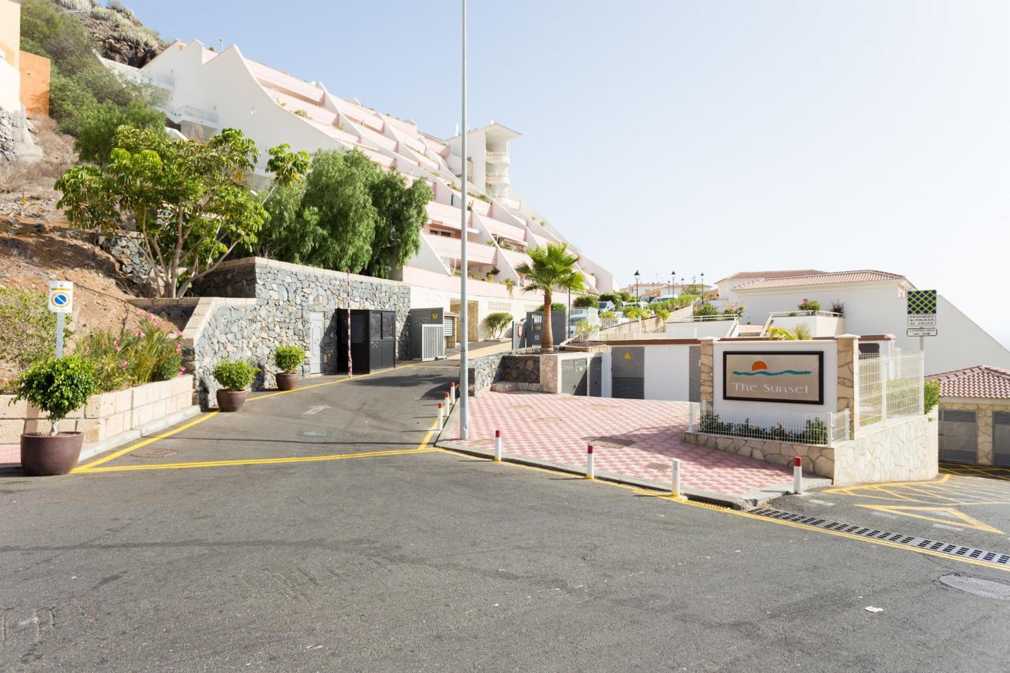 Eden Rentals Sunset Seaviews Residence 阿德耶 外观 照片